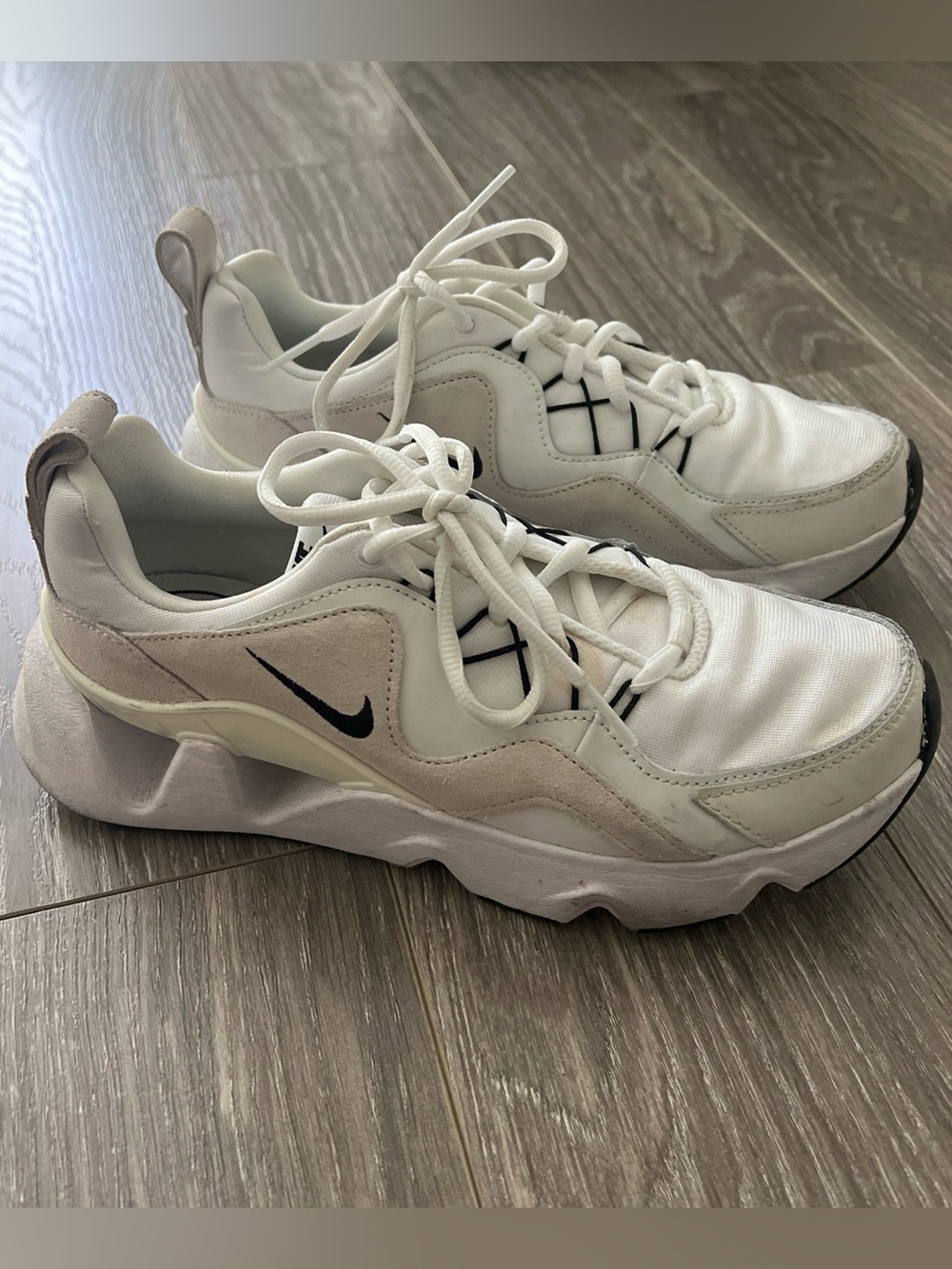 Nike White and Black Low-Top Athletic Sneakers